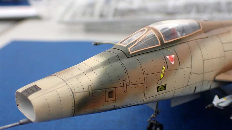 F-100拡大