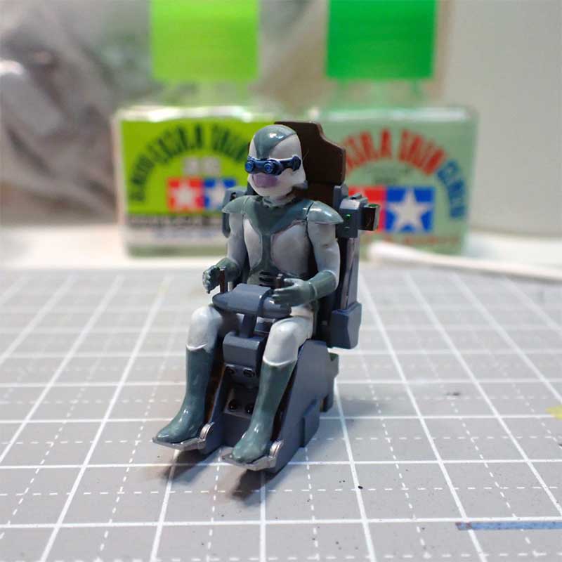 座席に座ったイプシロン君